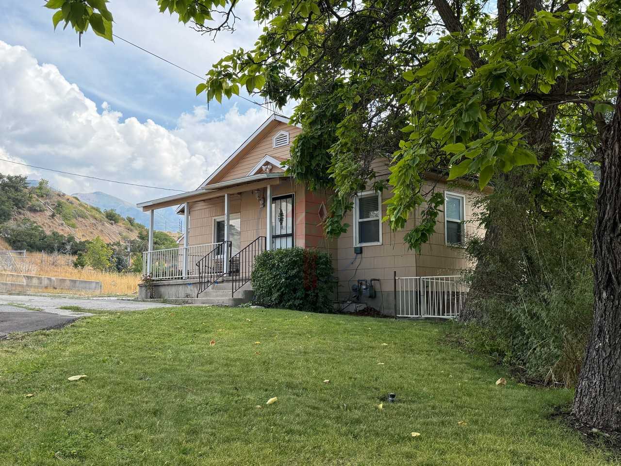 695 S Main St - Photo 2 of 29