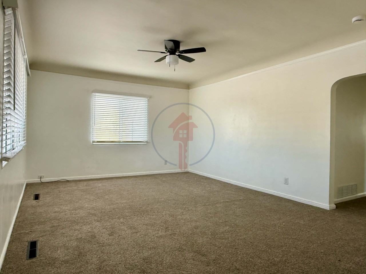 695 S Main St - Photo 3 of 29