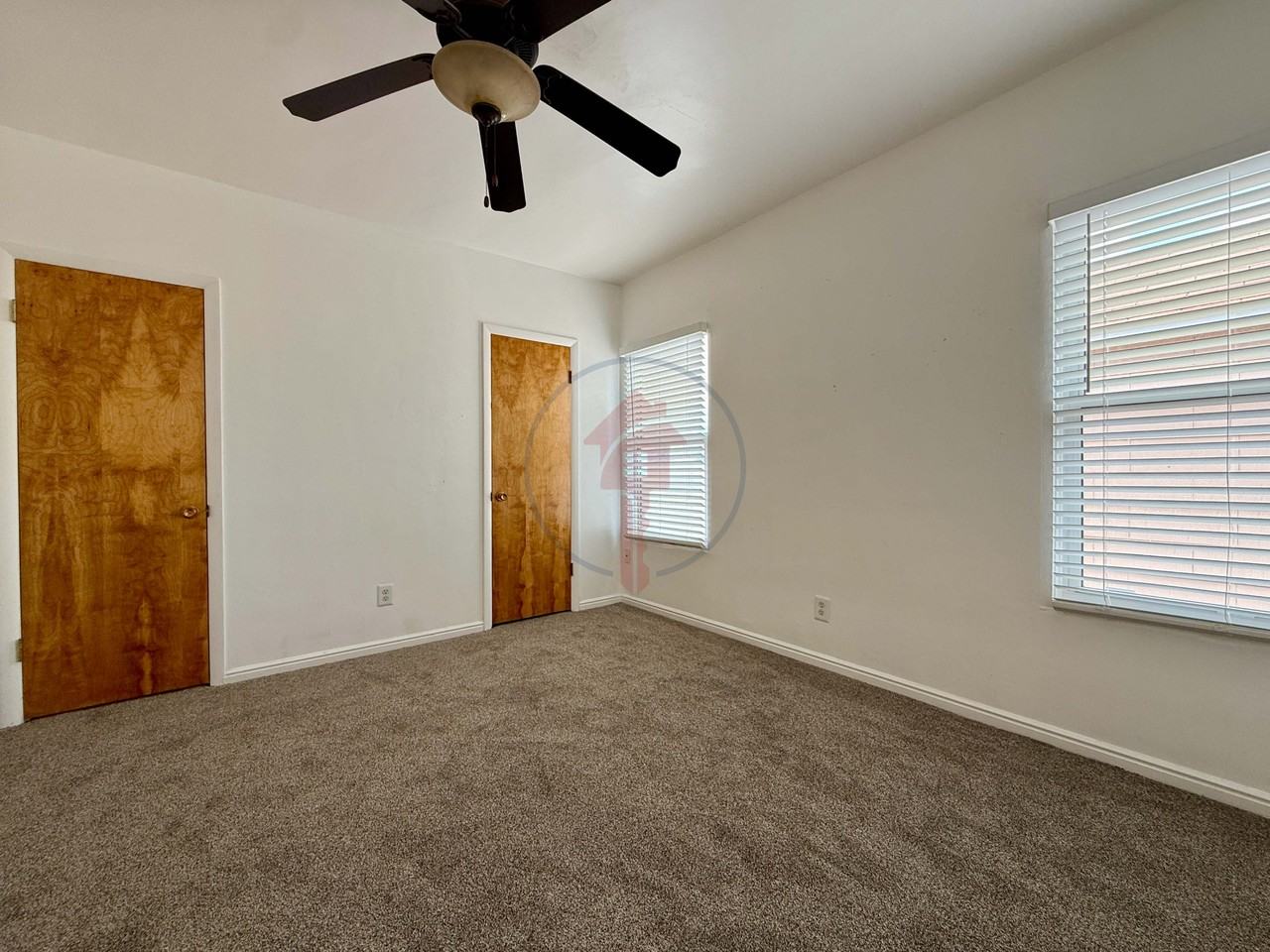 695 S Main St - Photo 7 of 29