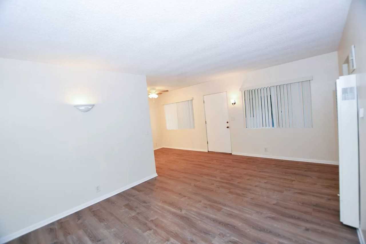 1750 Ventura Blvd #2D - Photo 2 of 9