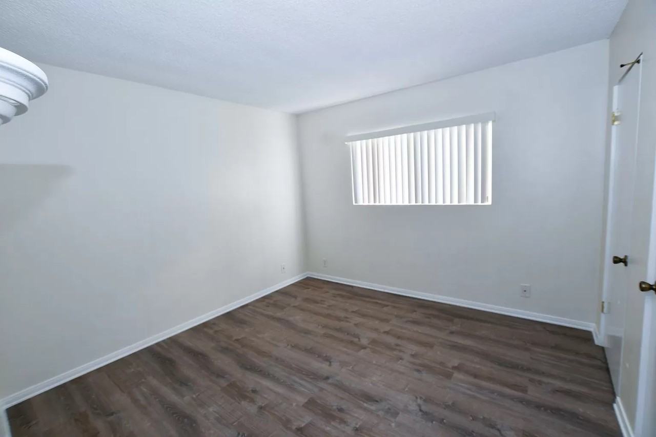 1750 Ventura Blvd #2D - Photo 3 of 9