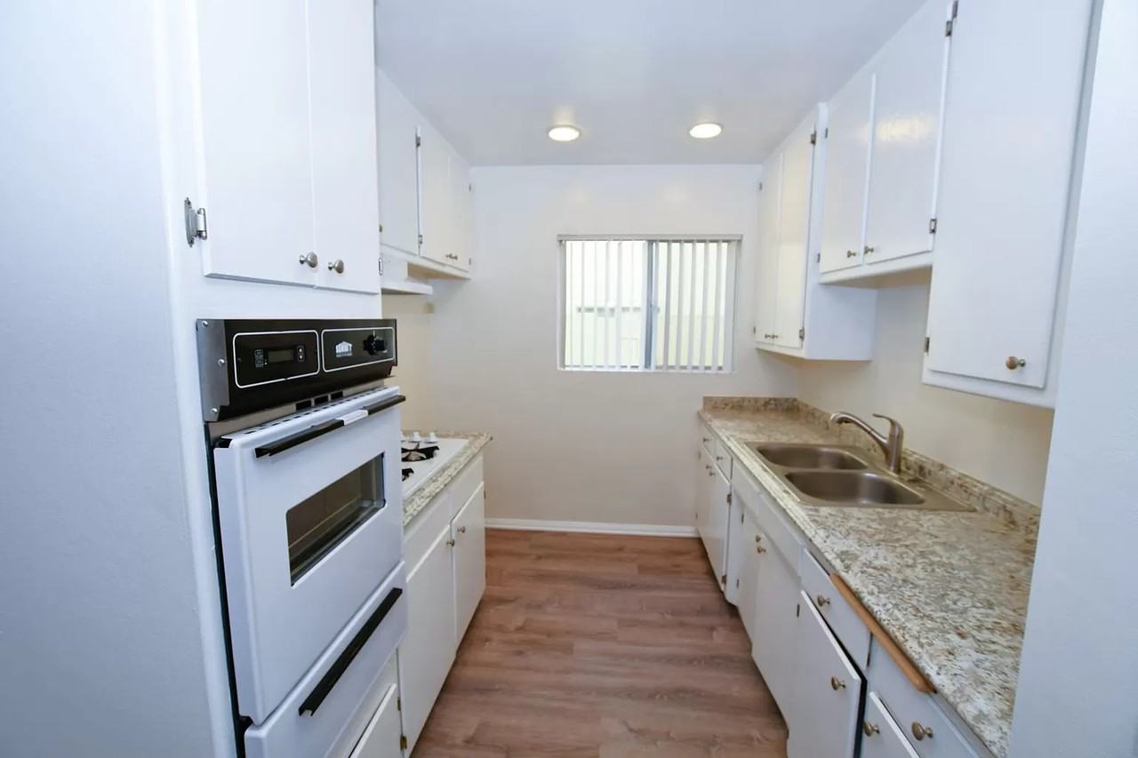 1750 Ventura Blvd #2D - Photo 7 of 9