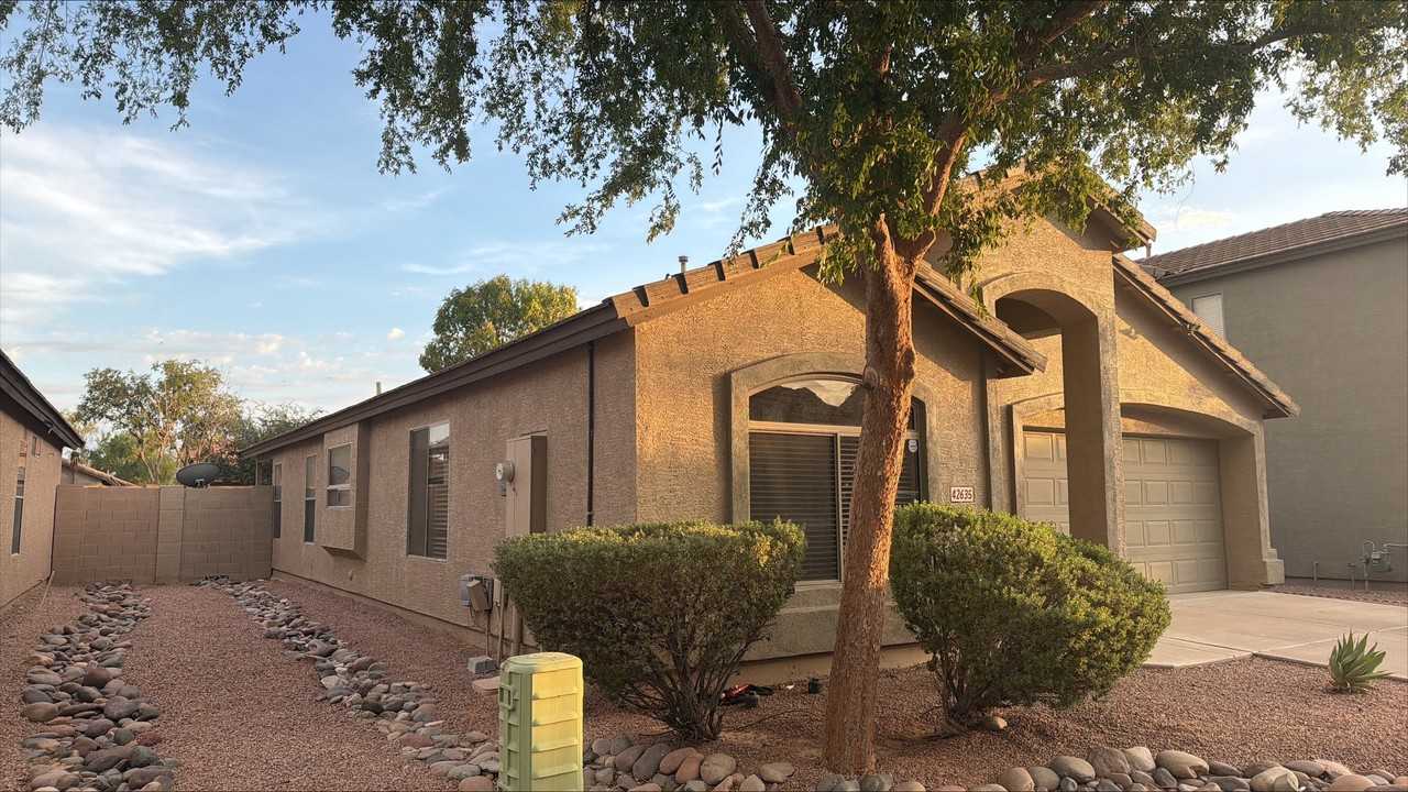 42635 W Colby Dr - Photo 2 of 2