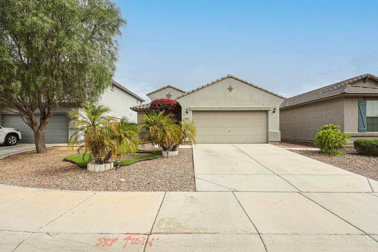 9820 W Sanna St - Photo 2 of 34