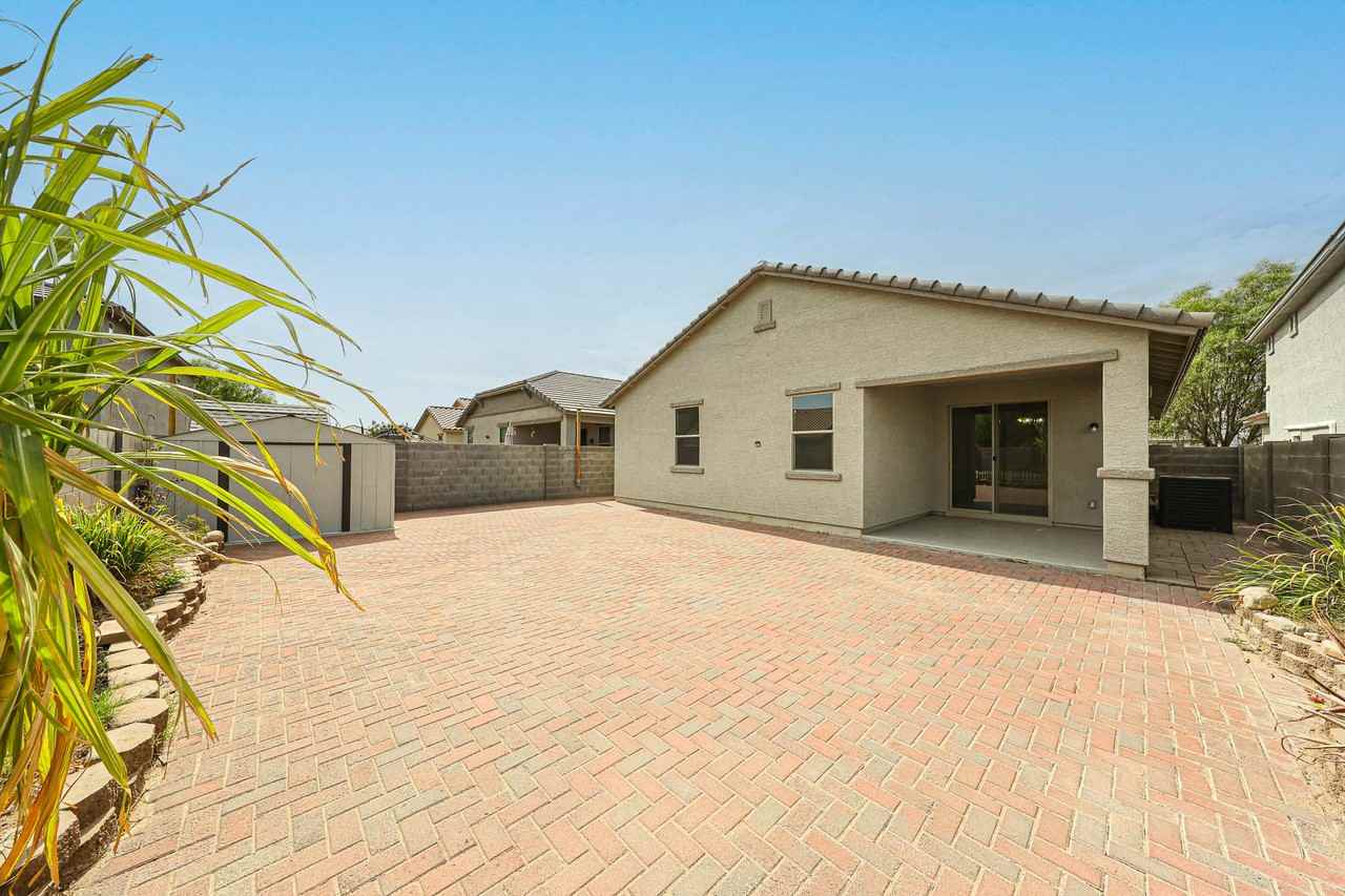 9820 W Sanna St - Photo 7 of 34