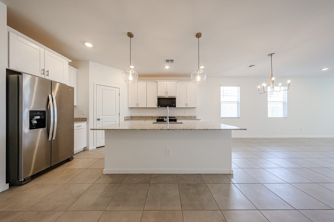 3380 N Camden Dr - Photo 3 of 48