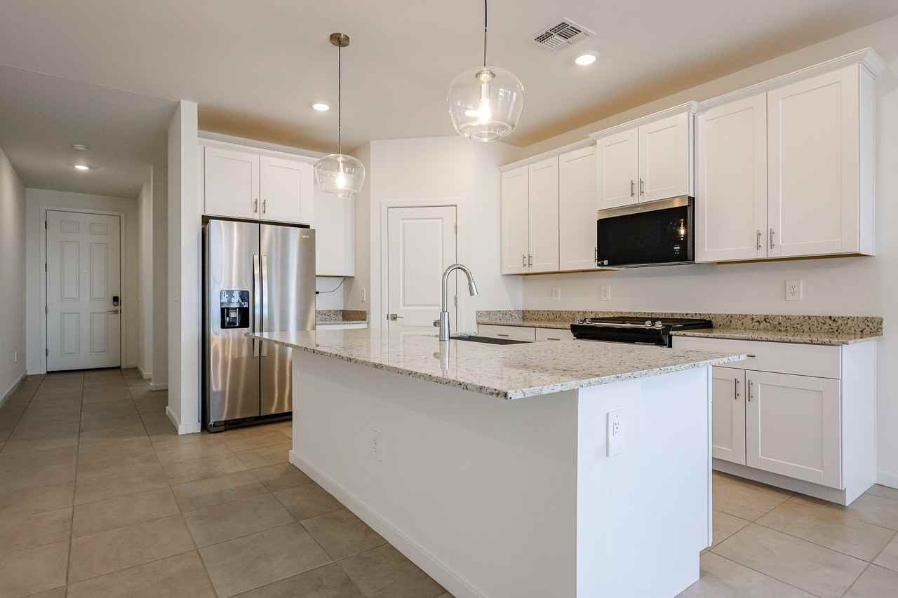 3380 N Camden Dr - Photo 6 of 48
