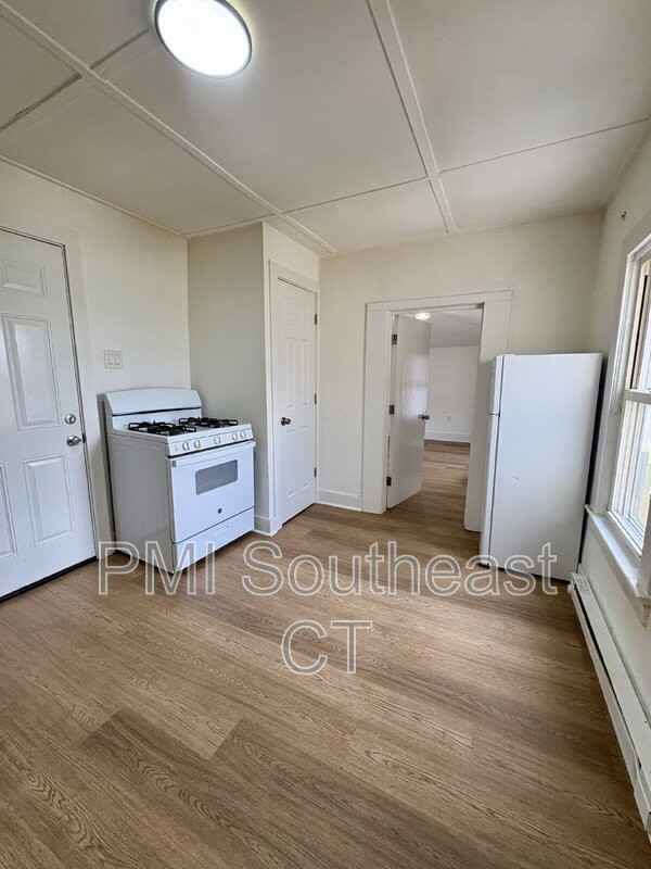 65 Shaw St #2B - Photo 3 of 13