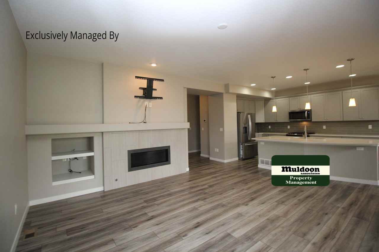 2322 Pelican Bay Dr - Photo 3 of 14