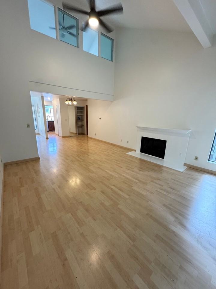 3939 108th Ave Ne #304 - Photo 2 of 21