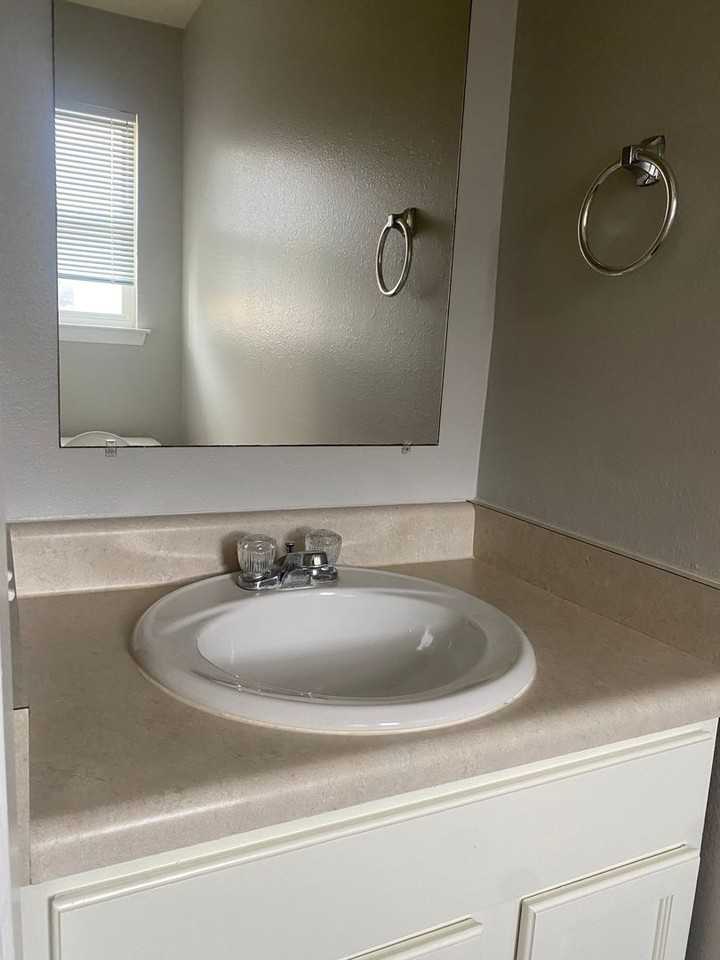 601 N Bastrop St - Photo 5 of 21