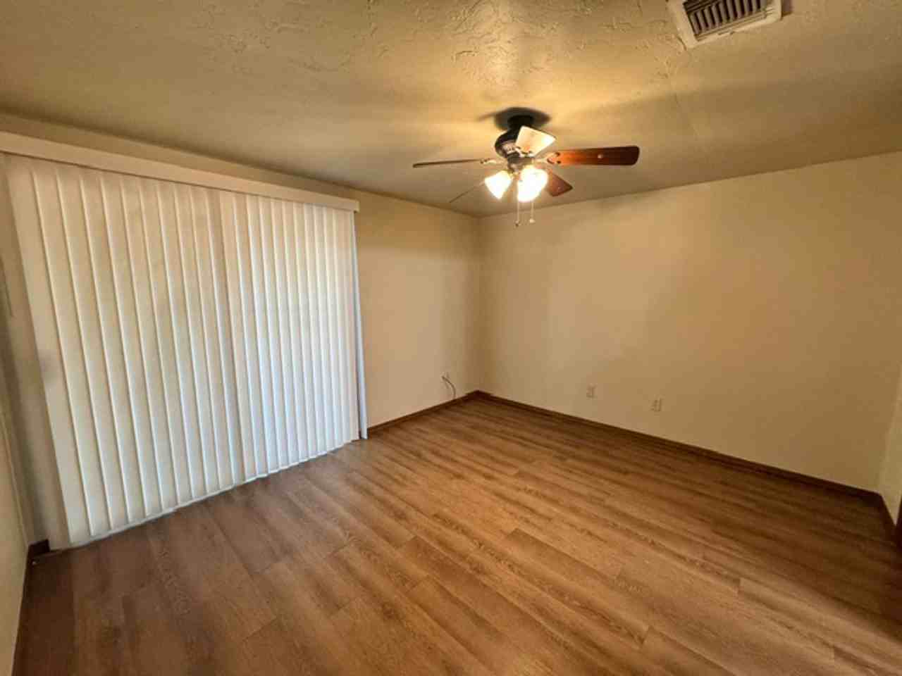 8606 S Drexel Pl - Photo 3 of 15
