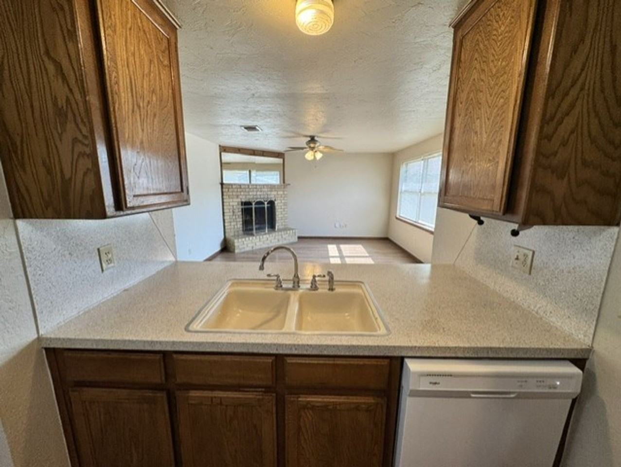 8606 S Drexel Pl - Photo 5 of 15