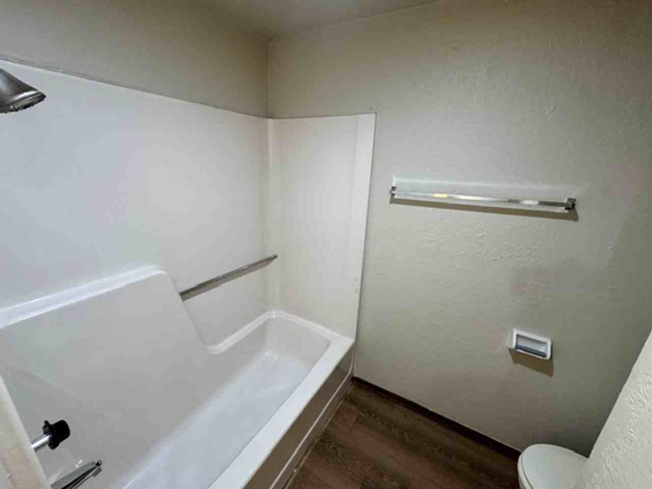 8606 S Drexel Pl - Photo 7 of 15