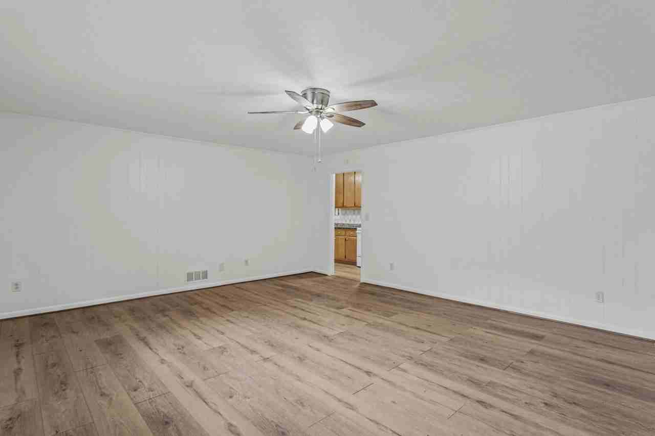 6096 Hillpine Dr - Photo 5 of 28