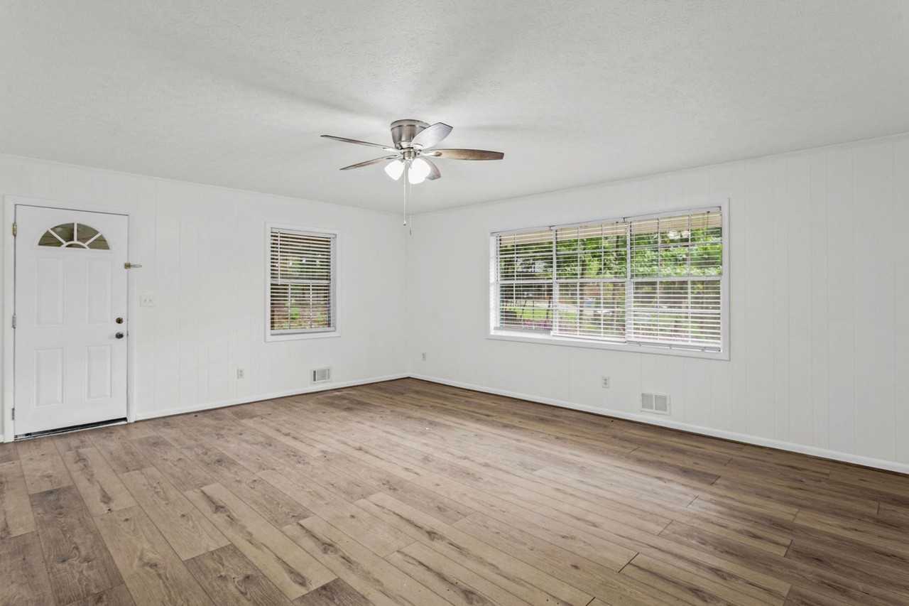 6096 Hillpine Dr - Photo 6 of 28