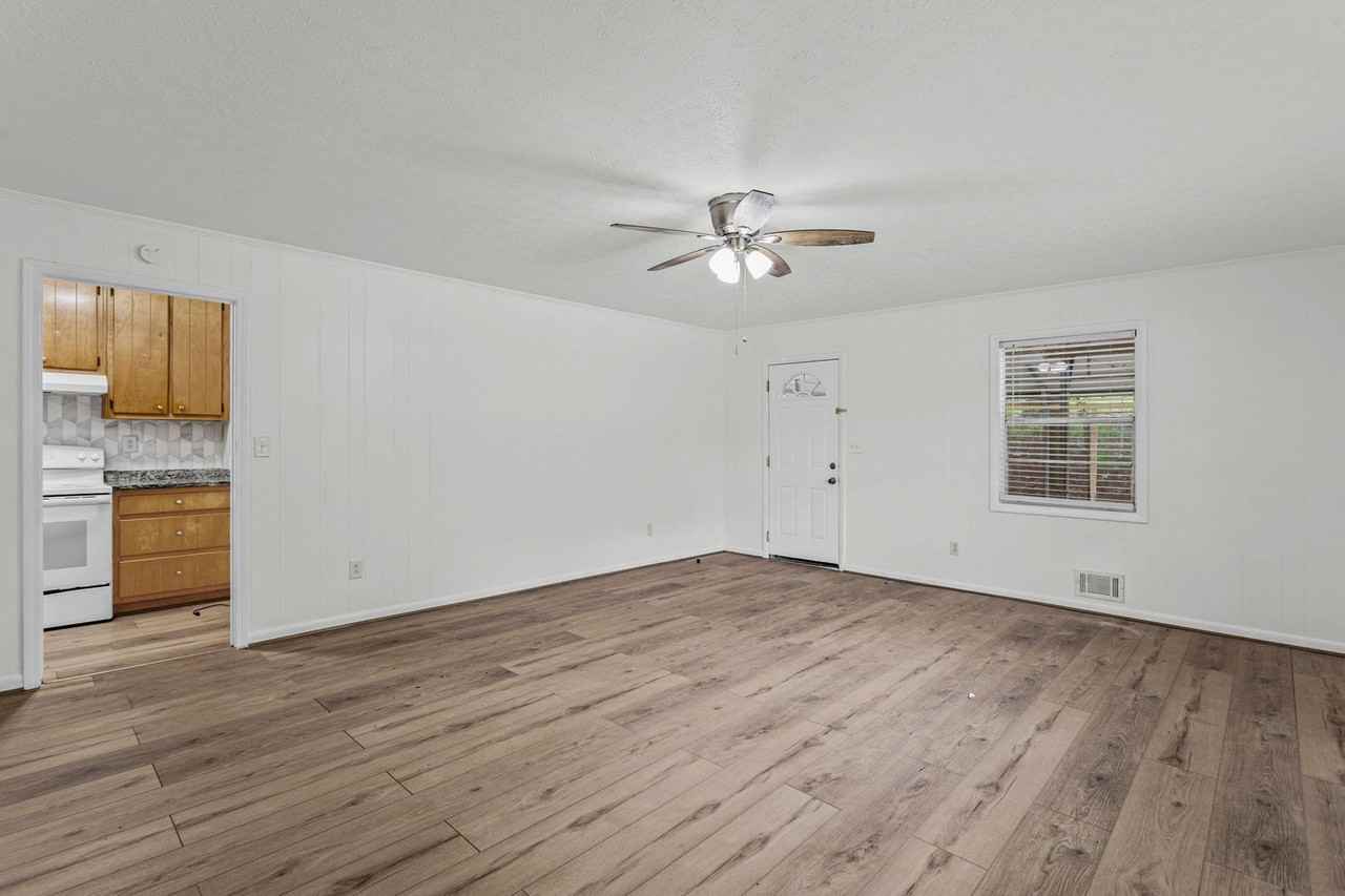 6096 Hillpine Dr - Photo 7 of 28