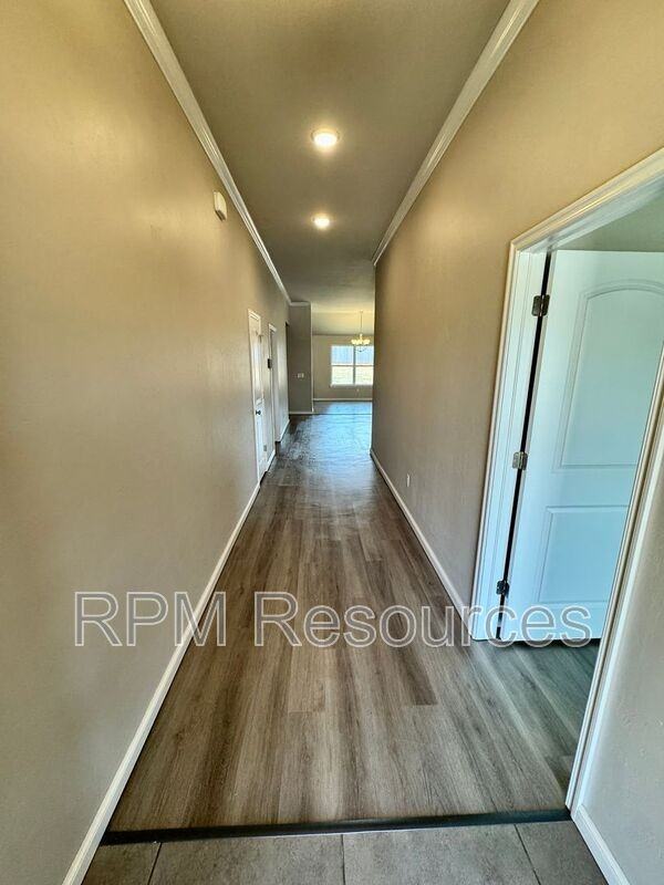 6716 Nw 157th St - Photo 4 of 25