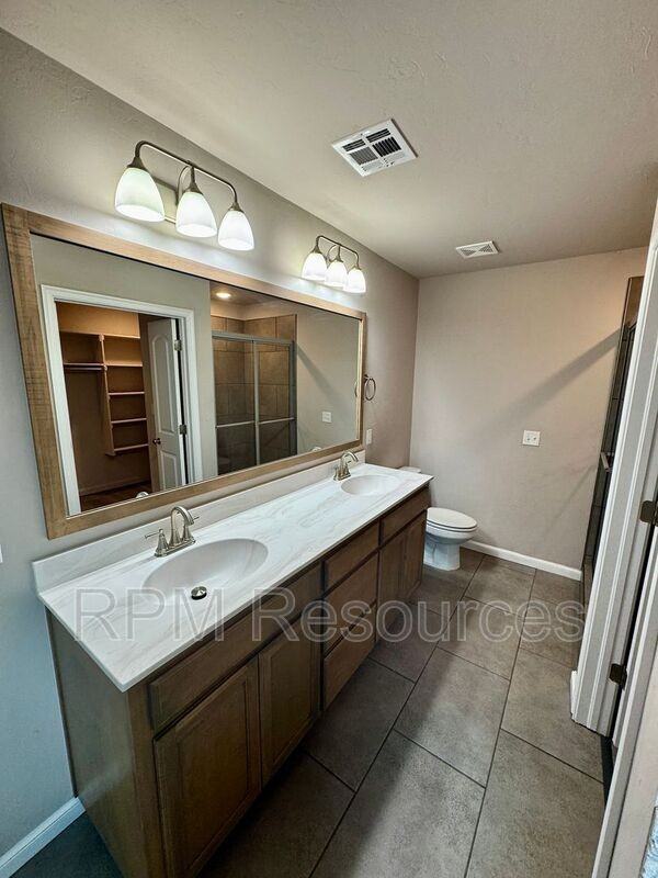 6716 Nw 157th St - Photo 7 of 25