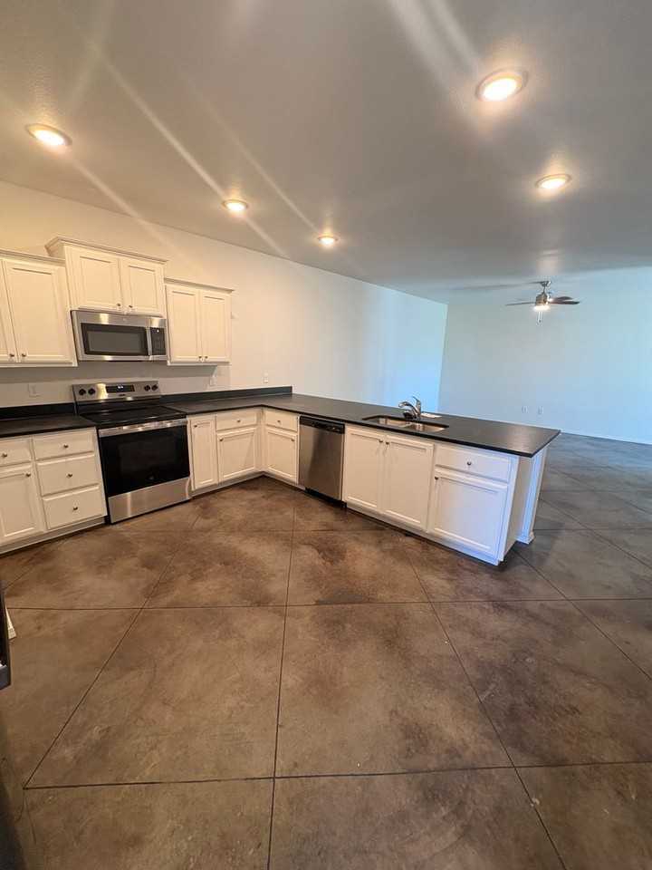 10301 Stone Meadow Dr - Photo 5 of 27