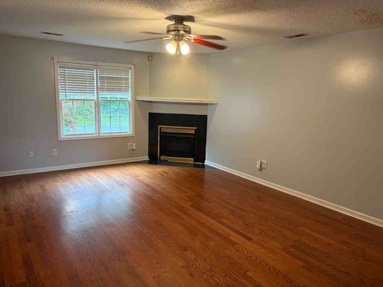 122 Arrowhead Dr - Photo 2 of 4