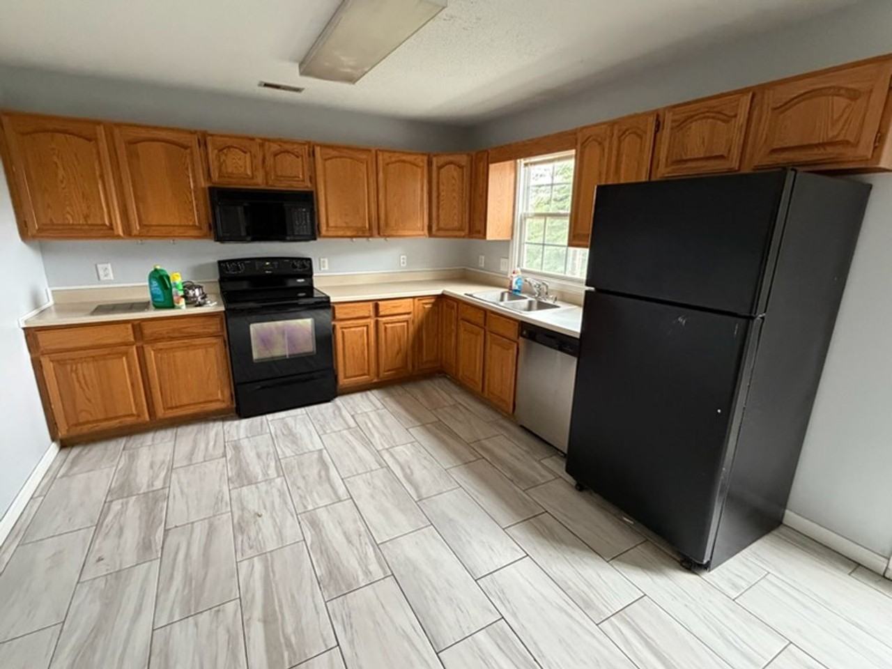 122 Arrowhead Dr - Photo 3 of 4