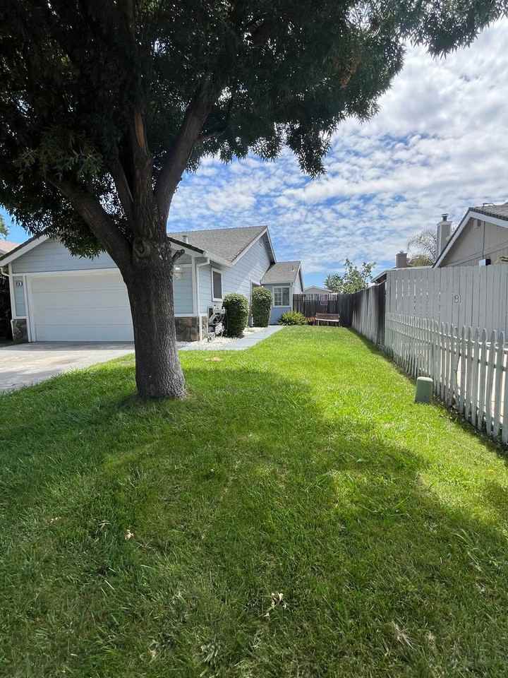 836 Marsh Creek Dr - Photo 3 of 38