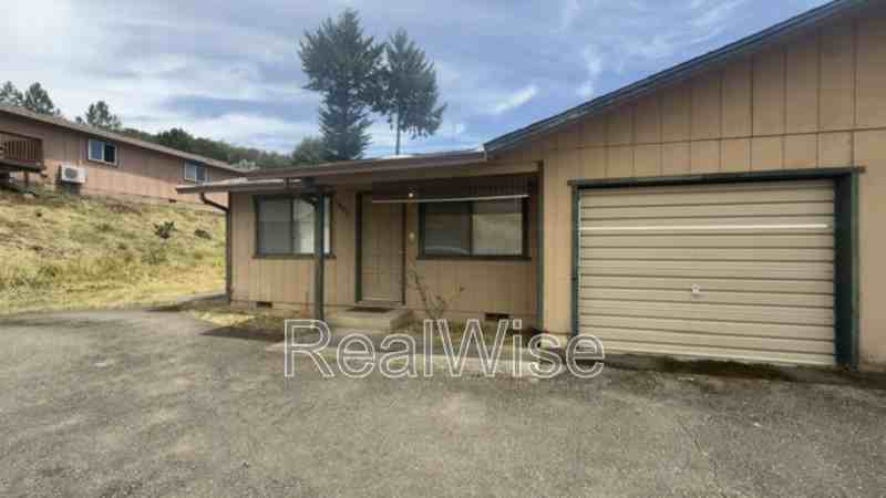 1132 Ne Barager Ave - Photo 2 of 27