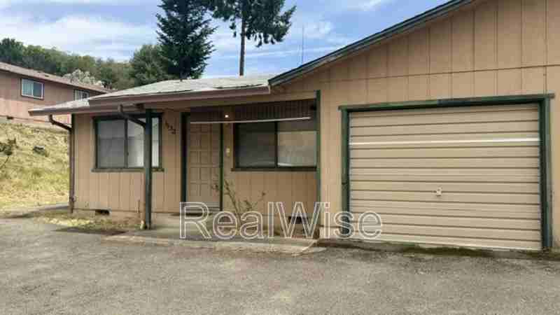 1132 Ne Barager Ave - Photo 3 of 27