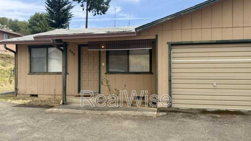 1132 Ne Barager Ave - Photo 4 of 27