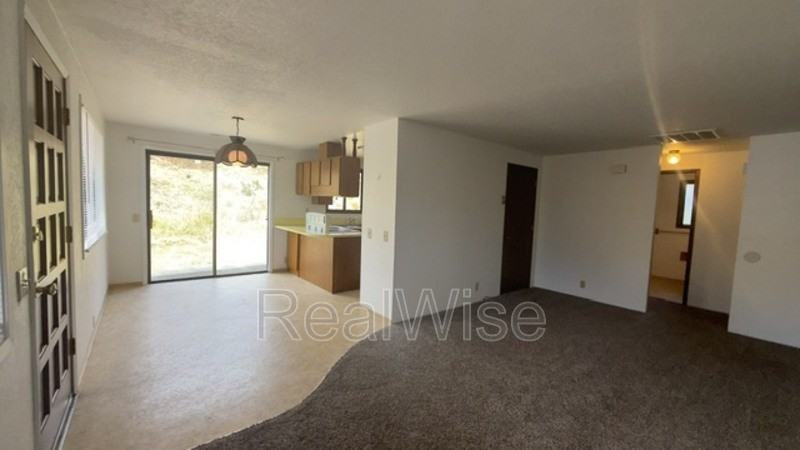 1132 Ne Barager Ave - Photo 7 of 27