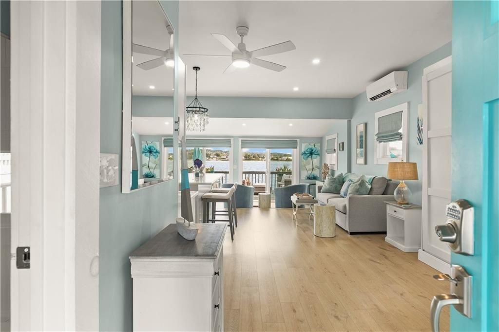 61 Green St - Photo 3 of 30