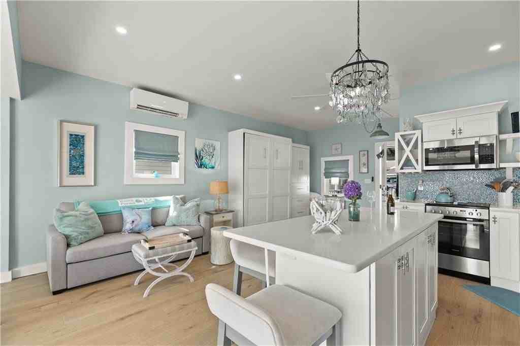 61 Green St - Photo 5 of 30