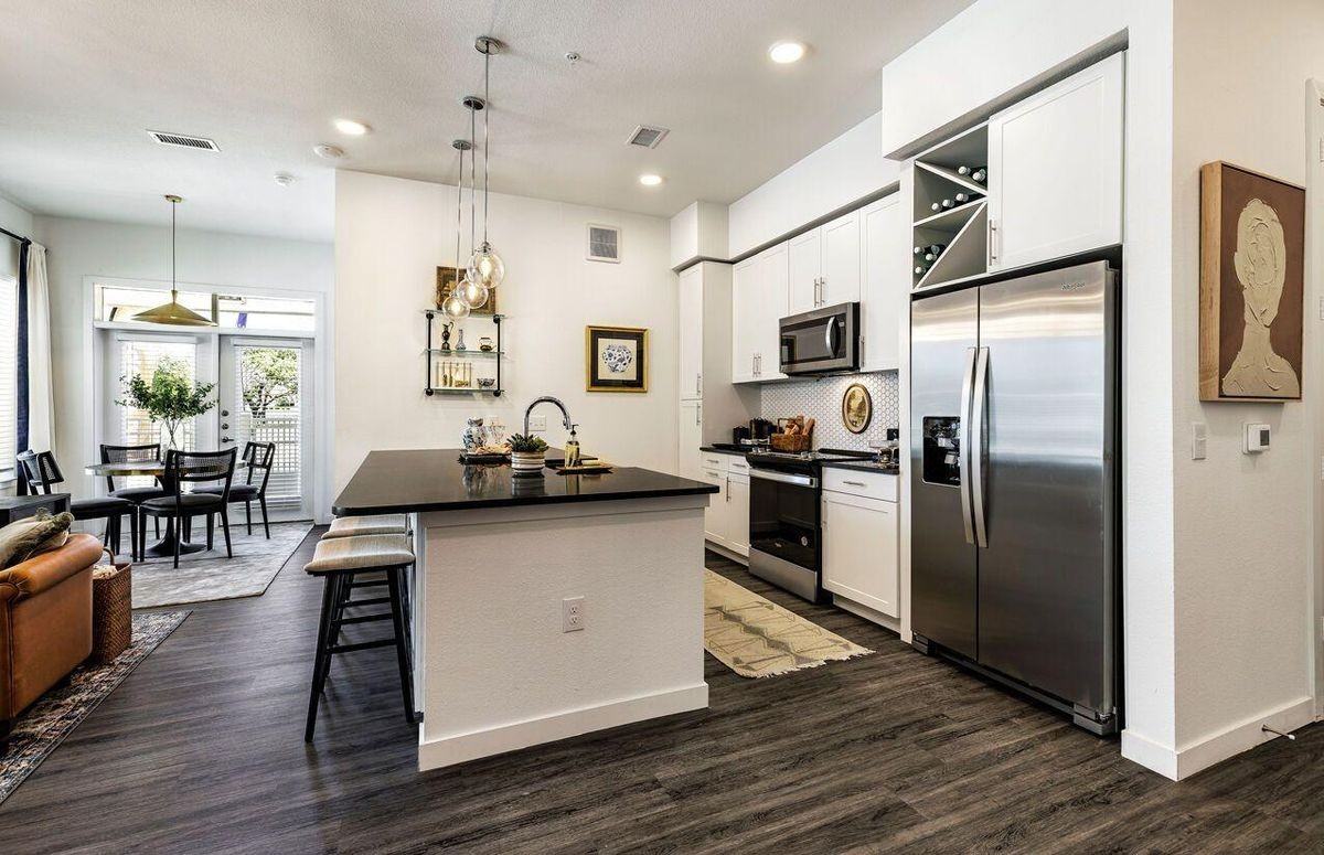 350 Cypress Creek Rd ##A1 - Photo 2 of 4
