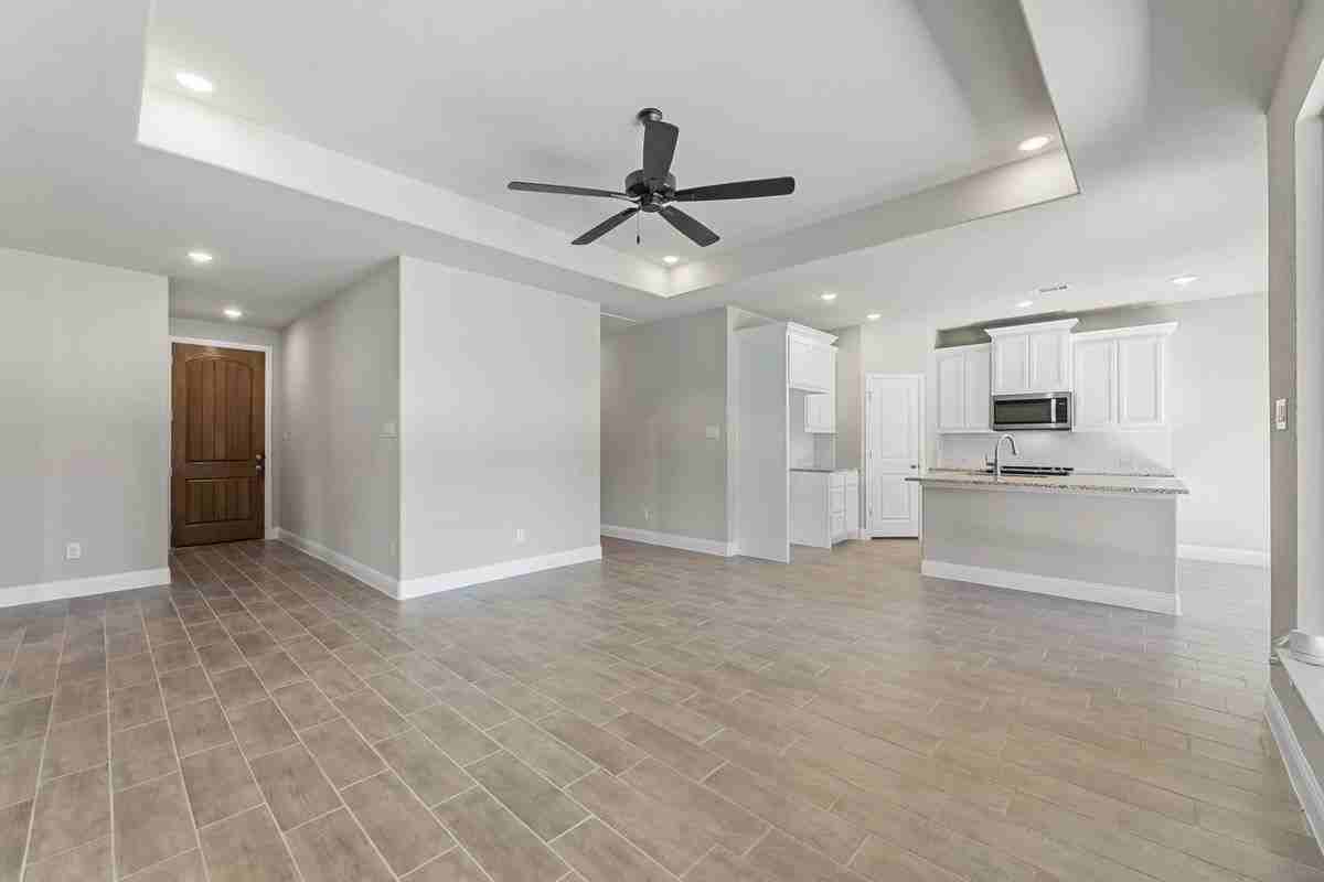 2110 Briarwood Dr - Photo 3 of 34