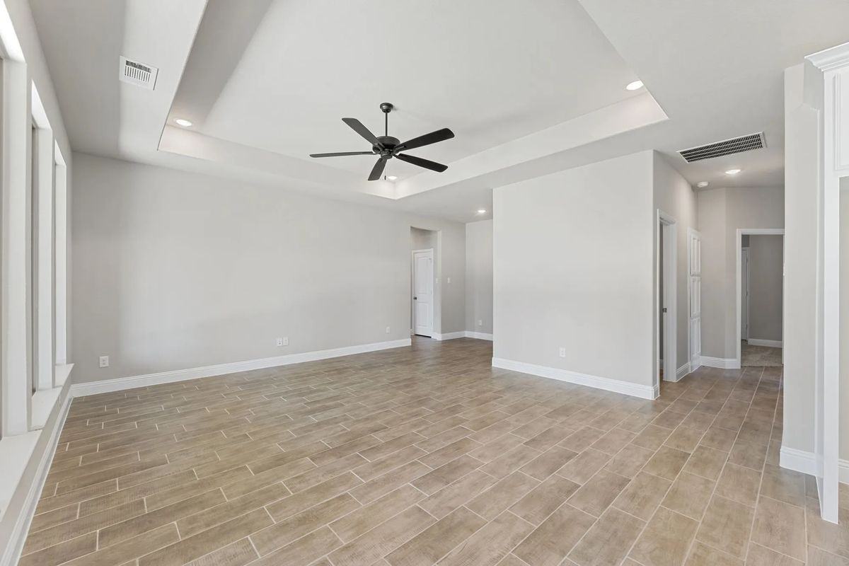 2110 Briarwood Dr - Photo 4 of 34