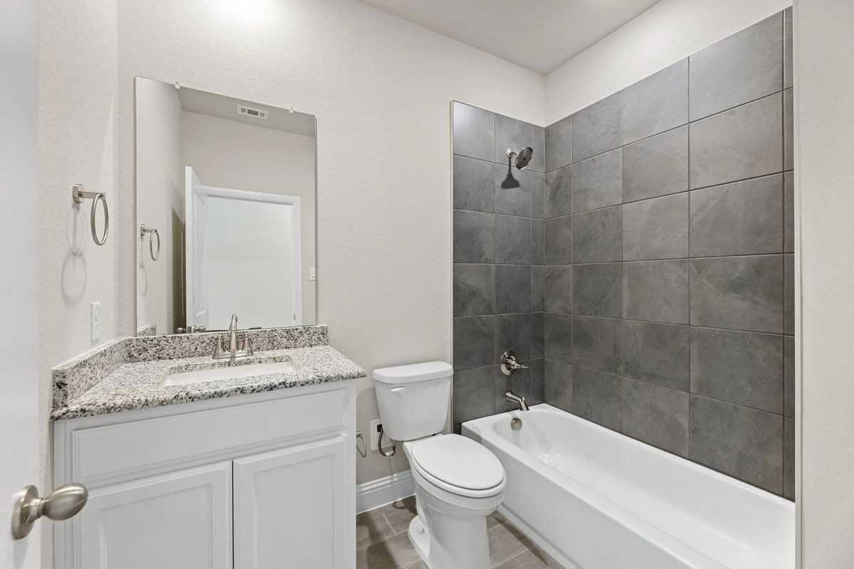 2110 Briarwood Dr - Photo 5 of 34