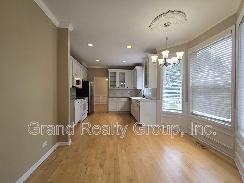 217 Lexington Ct - Photo 5 of 21