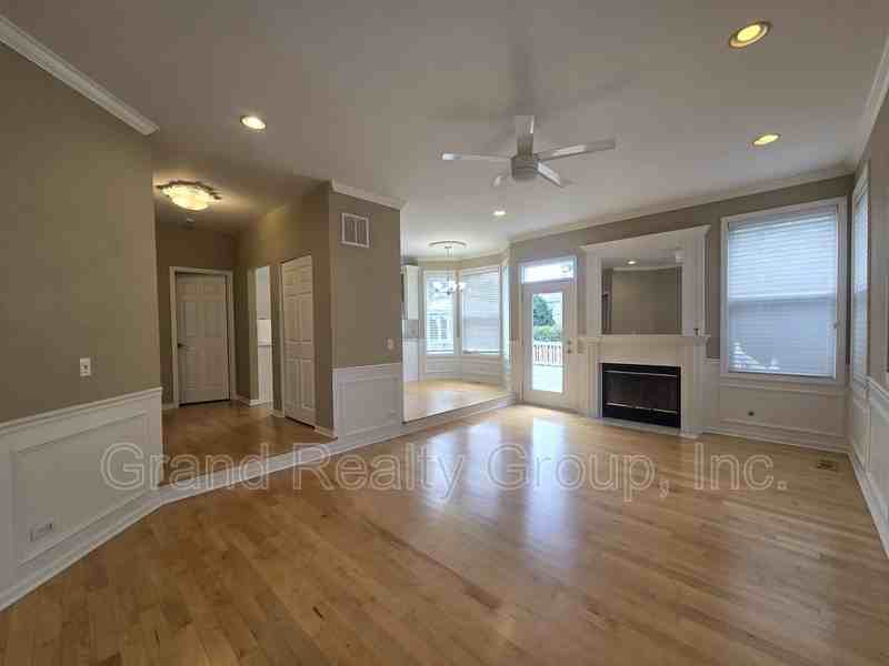 217 Lexington Ct - Photo 7 of 21
