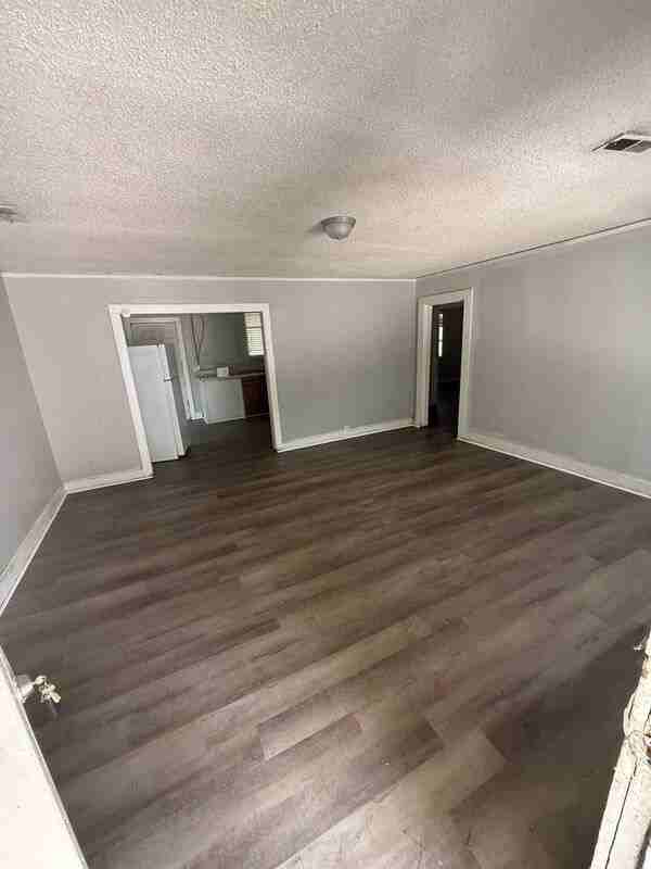 18B Carrol Dr - Photo 3 of 6