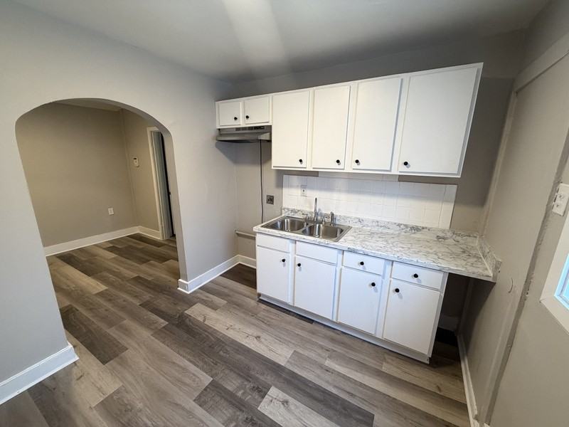 1111 N Holmes St - Photo 4 of 11