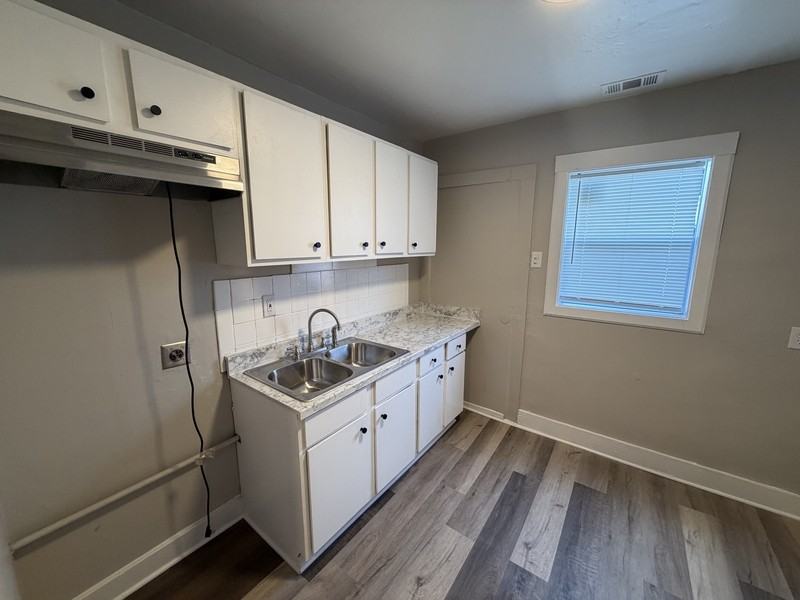 1111 N Holmes St - Photo 5 of 11