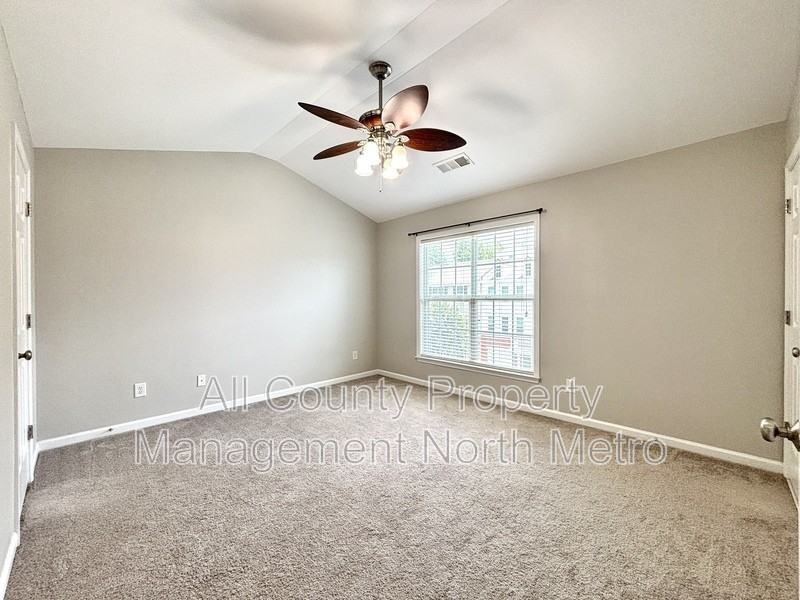 1033 Thornborough Dr - Photo 2 of 13