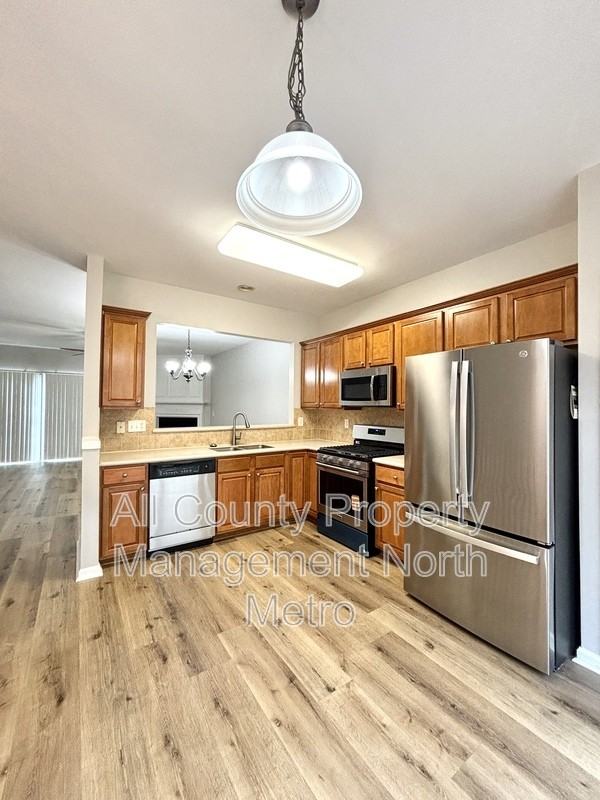 1033 Thornborough Dr - Photo 5 of 13