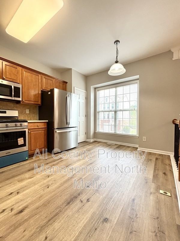 1033 Thornborough Dr - Photo 7 of 13