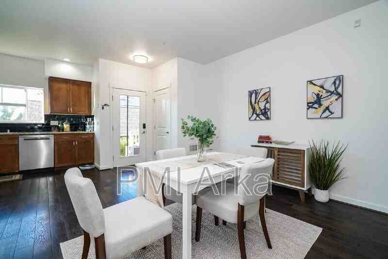 2460 Ne Park Dr - Photo 4 of 15
