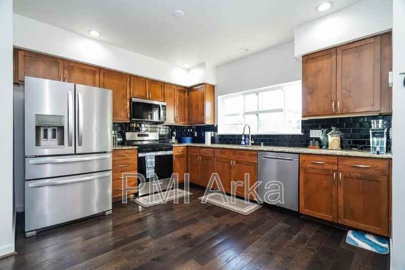2460 Ne Park Dr - Photo 5 of 15