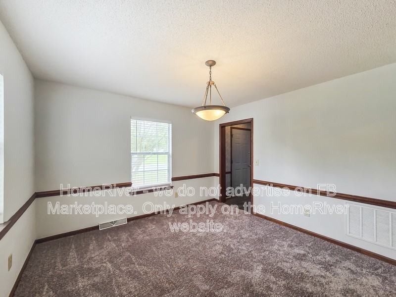 9444 Stately Oak Ln - Photo 6 of 23