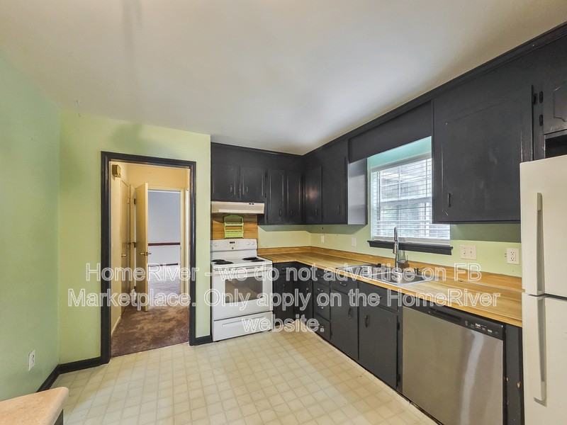 9444 Stately Oak Ln - Photo 7 of 23