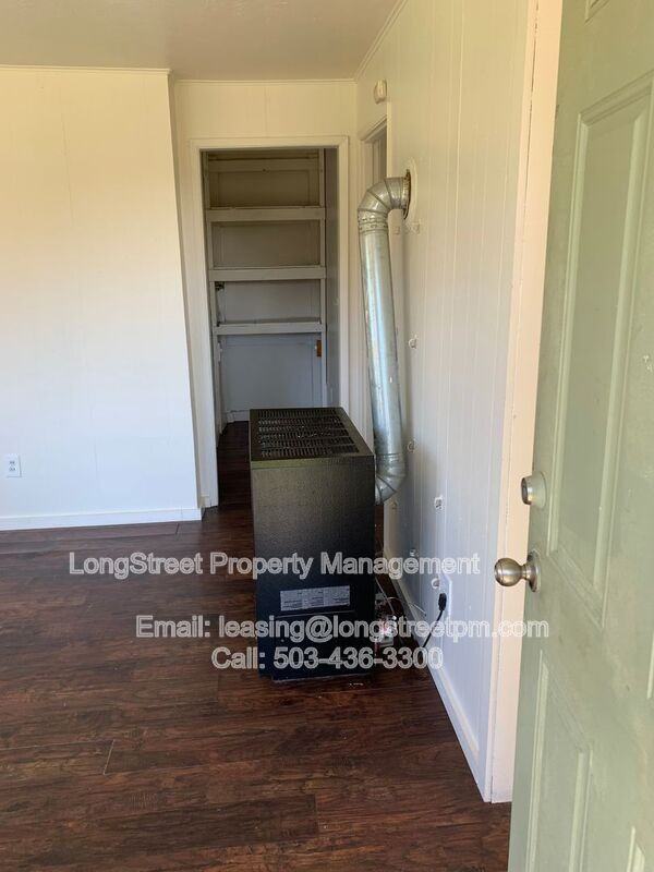 2425 Sw Pickford St - Photo 4 of 17